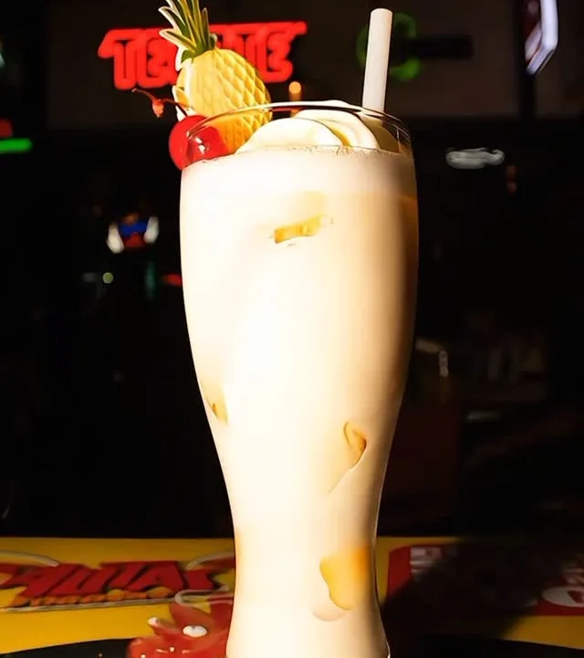Bebida cremosa con piña y cereza